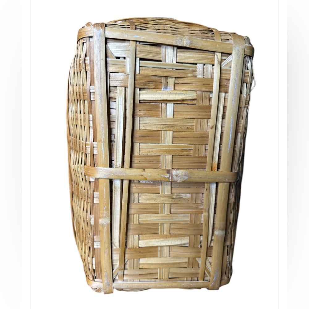 Vintage Asian Wicker Ratan Basket W/Handles And Brass Hinges 16”x9.5”x 11” Tall - Picture 7 of 7